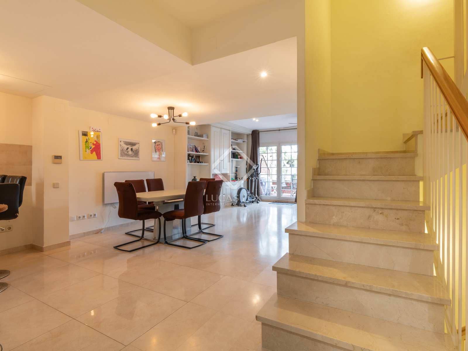 5 soveværelse Villa til salg i Gava med swimmingpool garage - € 1.195.000 (Ref: 7972003)