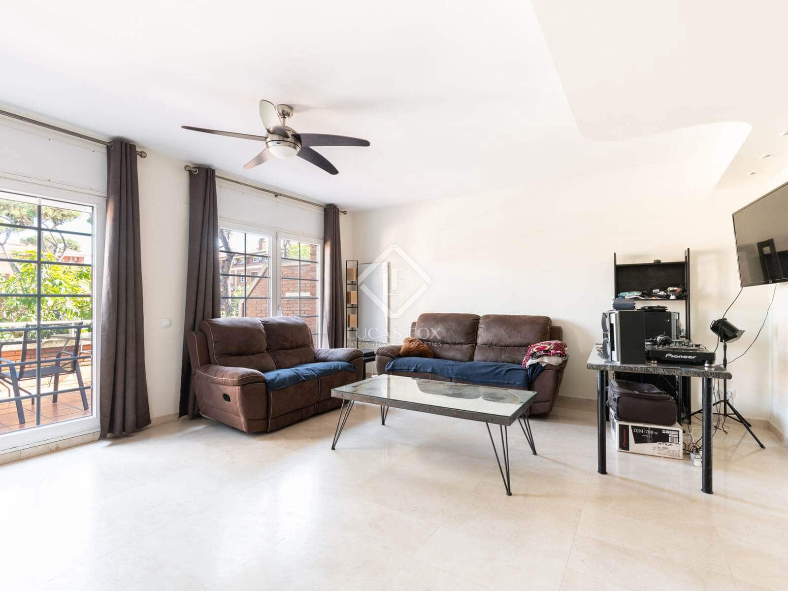 5 soveværelse Villa til salg i Gava med swimmingpool garage - € 1.195.000 (Ref: 7972003)