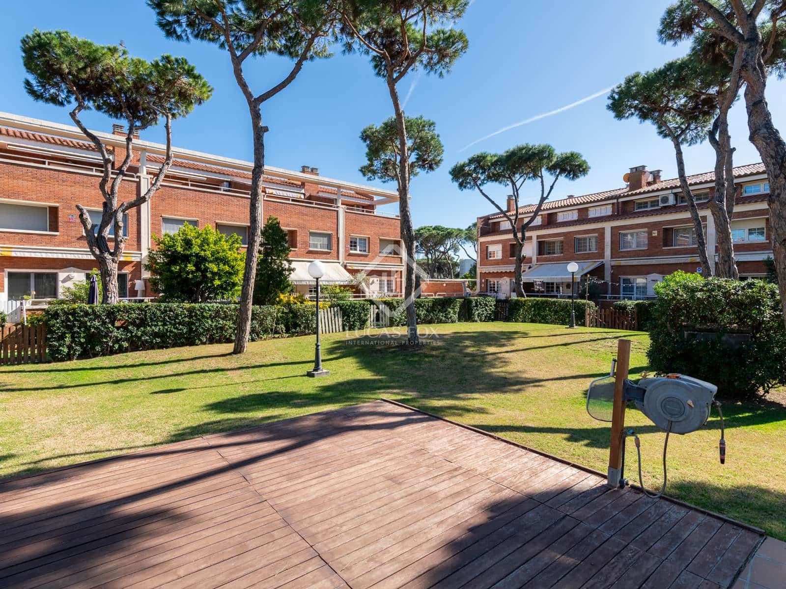 5 soveværelse Villa til salg i Gava med swimmingpool garage - € 1.195.000 (Ref: 7972003)