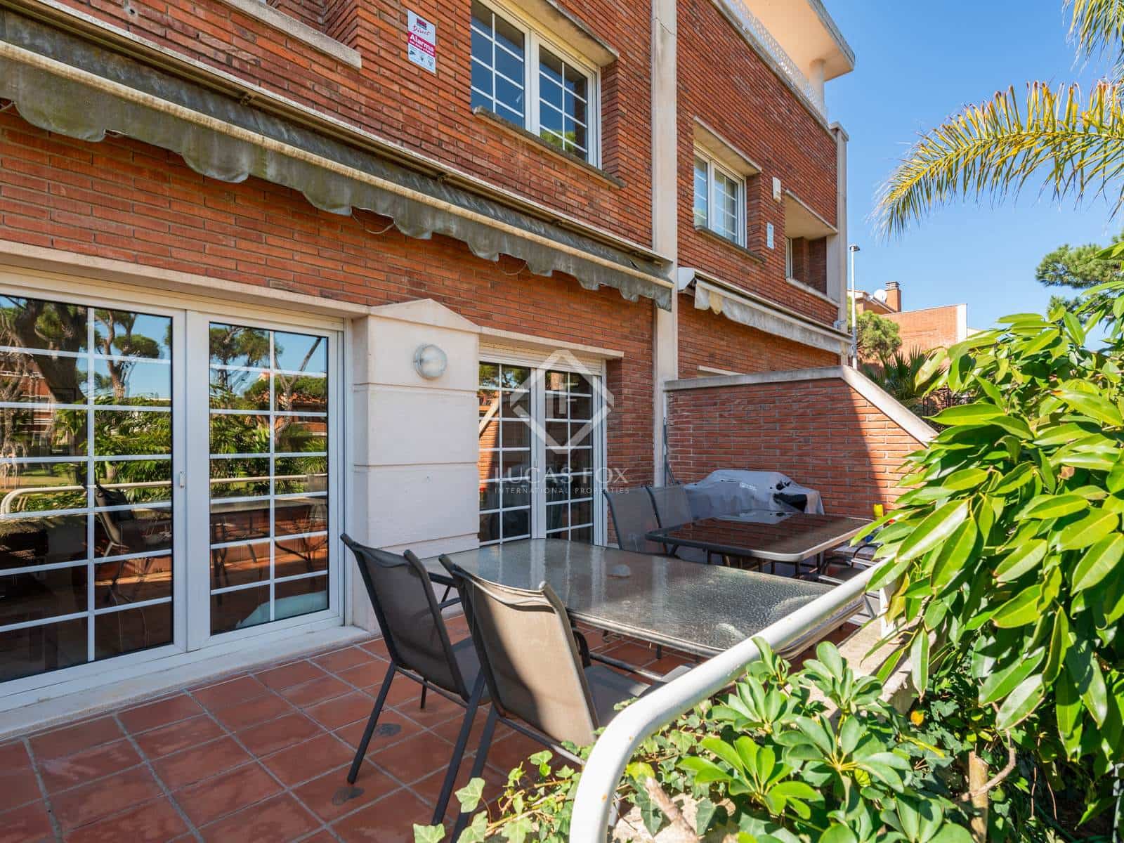 5 soveværelse Villa til salg i Gava med swimmingpool garage - € 1.195.000 (Ref: 7972003)