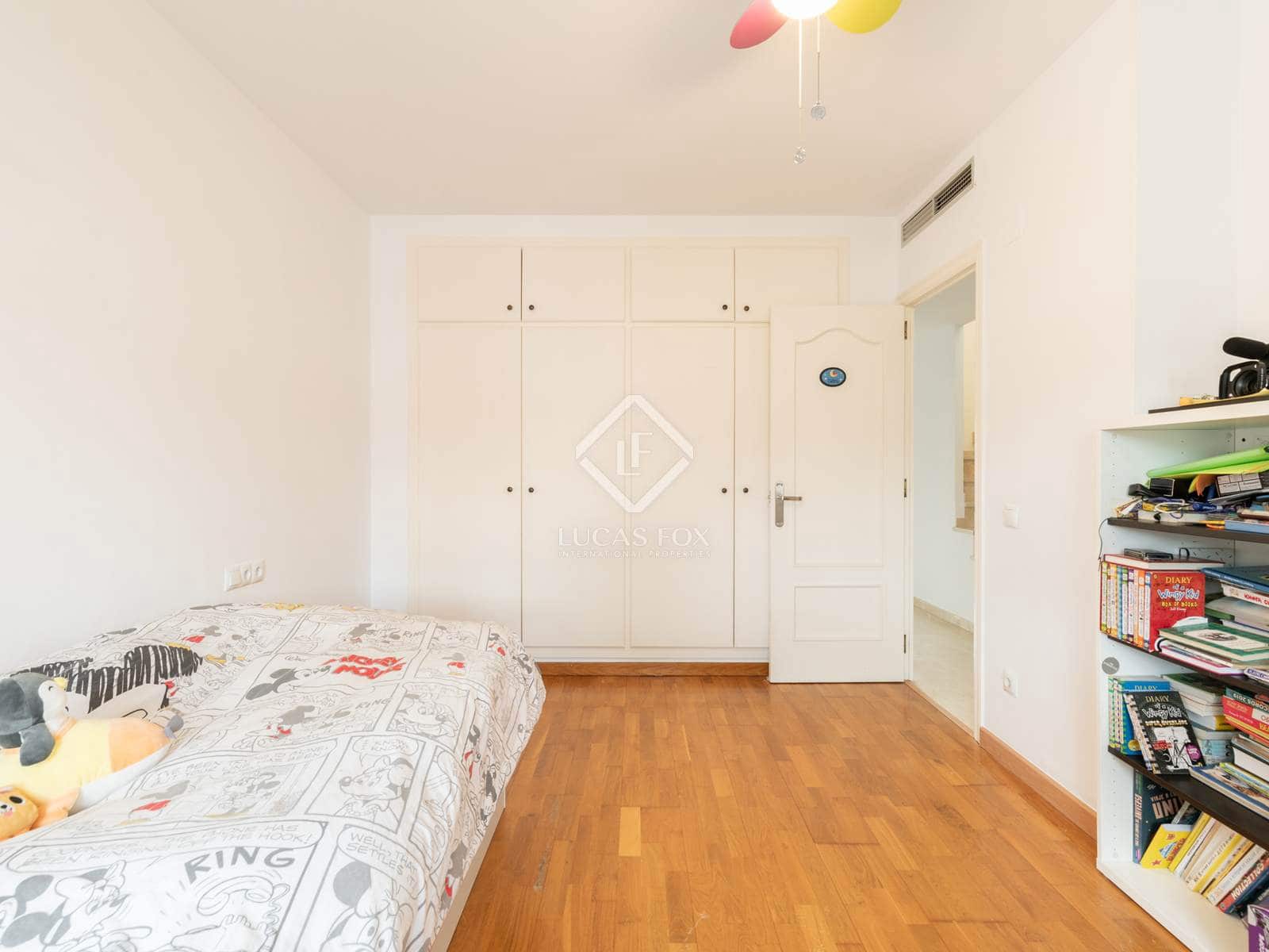 5 soveværelse Villa til salg i Gava med swimmingpool garage - € 1.195.000 (Ref: 7972003)