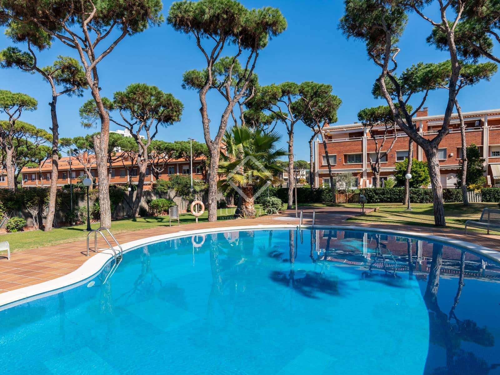 5 soveværelse Villa til salg i Gava med swimmingpool garage - € 1.195.000 (Ref: 7972003)