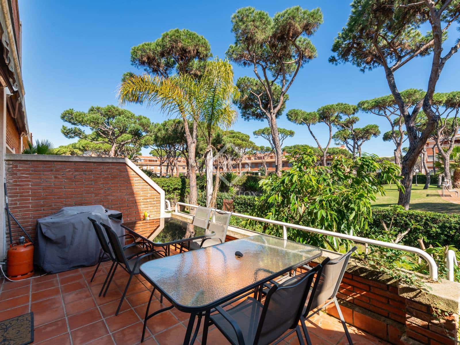 5 soveværelse Villa til salg i Gava med swimmingpool garage - € 1.195.000 (Ref: 7972003)