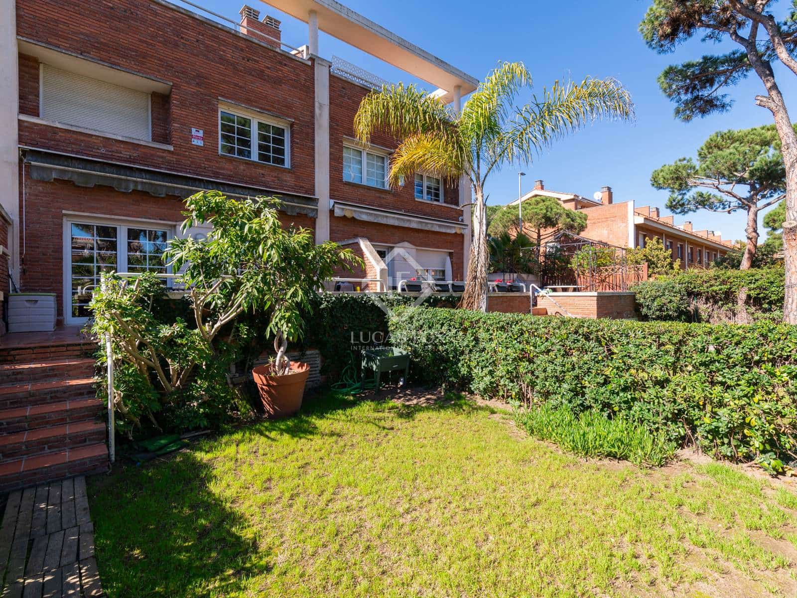 5 soveværelse Villa til salg i Gava med swimmingpool garage - € 1.195.000 (Ref: 7972003)