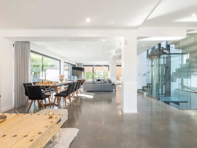 5 bedroom Villa for sale in Castelldefels with pool garage - € 2,400,000 (Ref: 7972004)