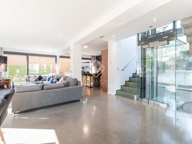 5 bedroom Villa for sale in Castelldefels with pool garage - € 2,400,000 (Ref: 7972004)