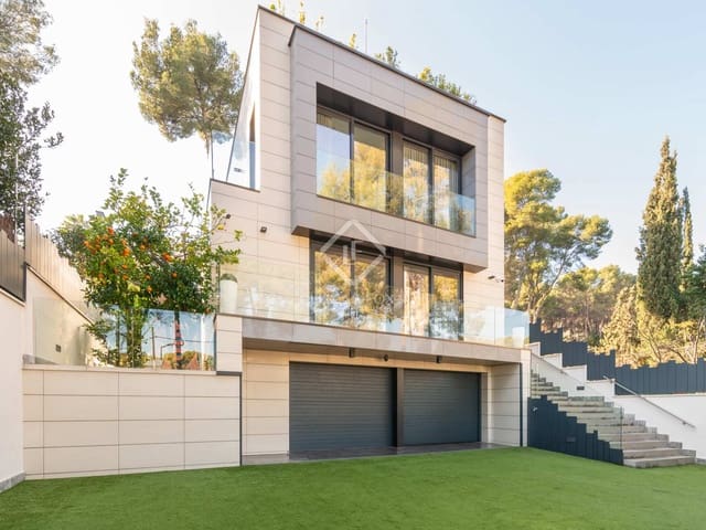 5 bedroom Villa for sale in Castelldefels with pool garage - € 2,400,000 (Ref: 7972004)