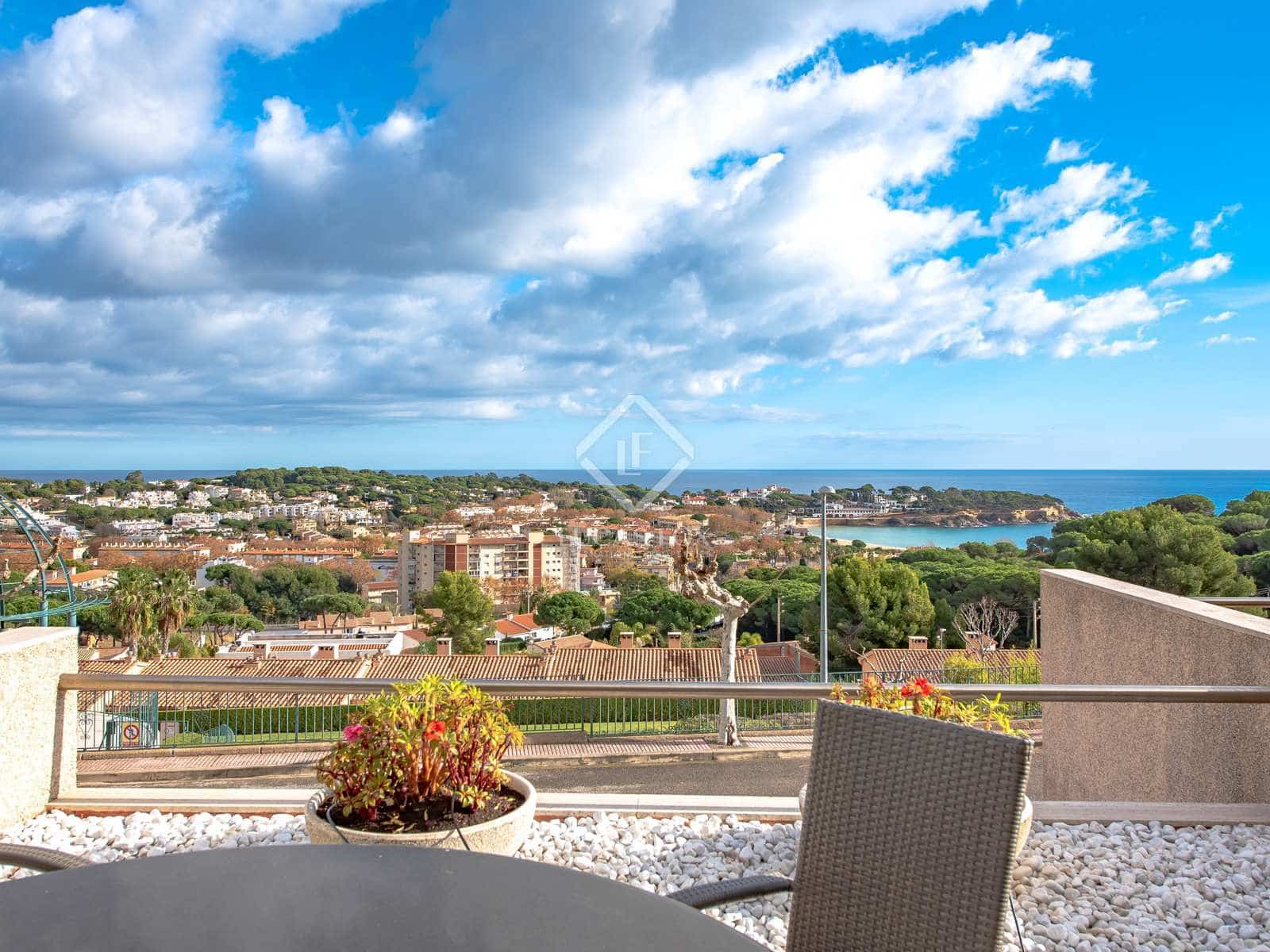 3 bedroom Villa for sale in Sant Feliu de Guixols with pool garage - € 625,000 (Ref: 7976008)