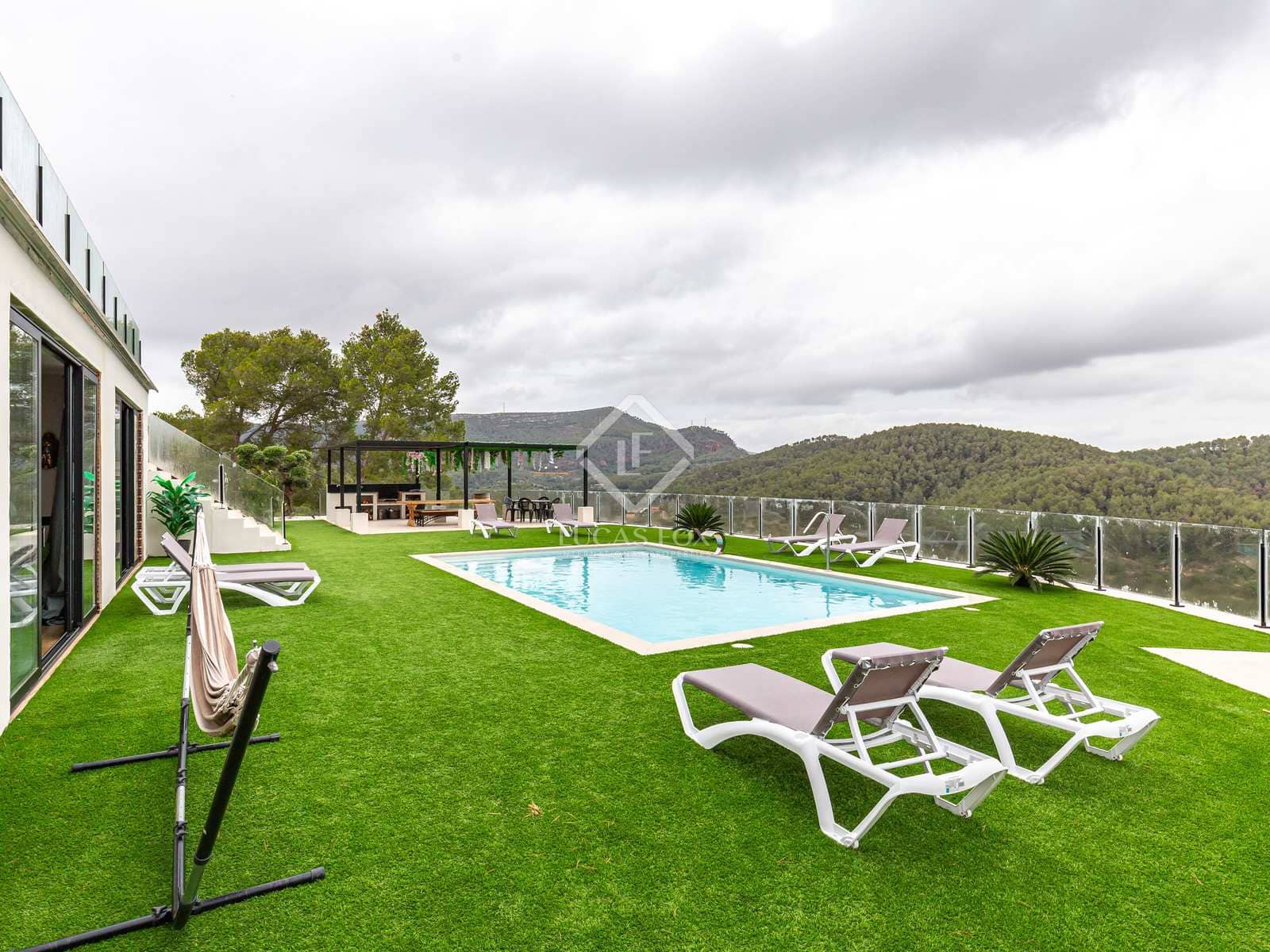 6 soveværelse Villa til salg i Torrelles de Llobregat med swimmingpool garage - € 1.490.000 (Ref: 7976013)