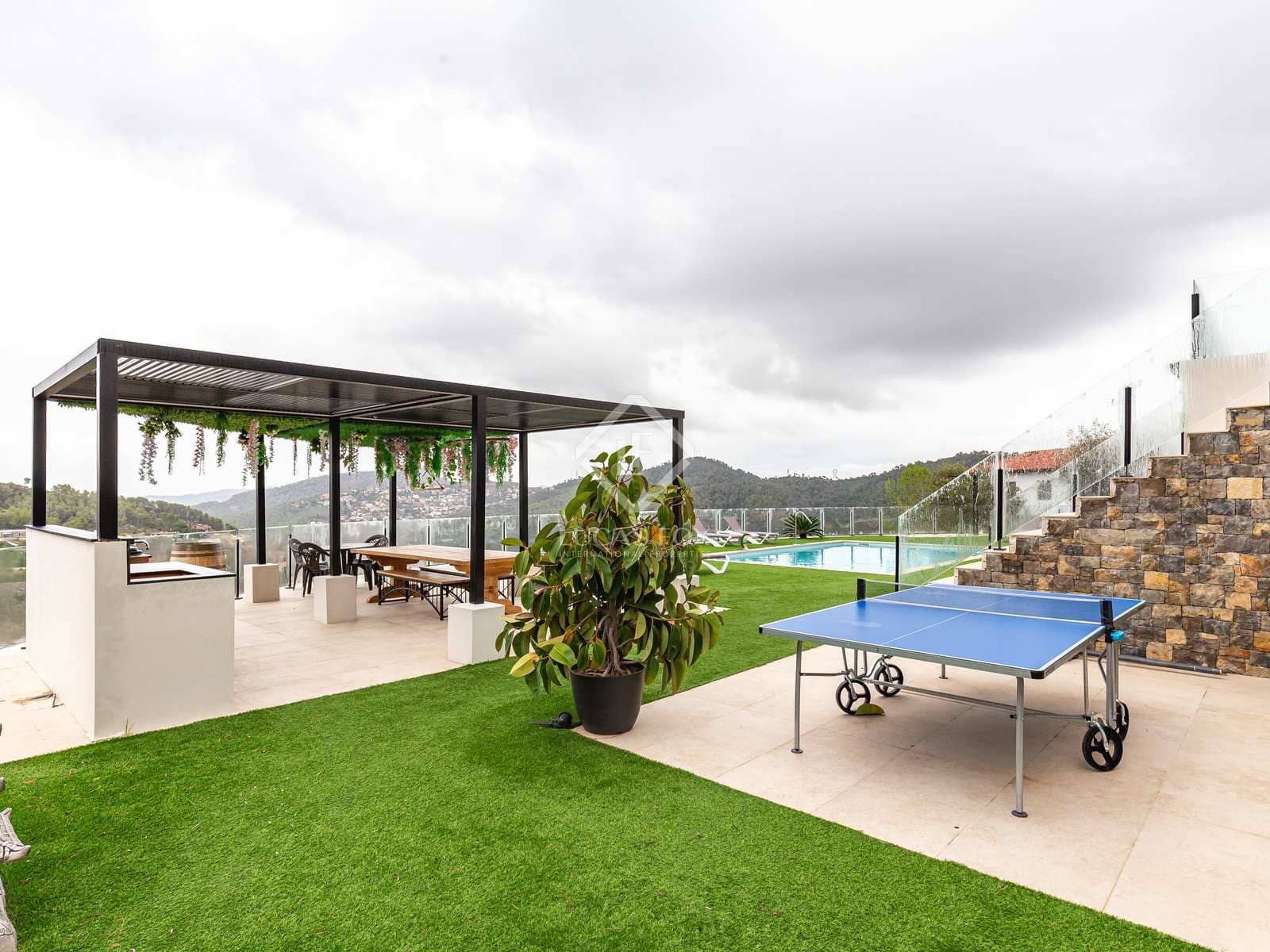 6 soveværelse Villa til salg i Torrelles de Llobregat med swimmingpool garage - € 1.490.000 (Ref: 7976013)