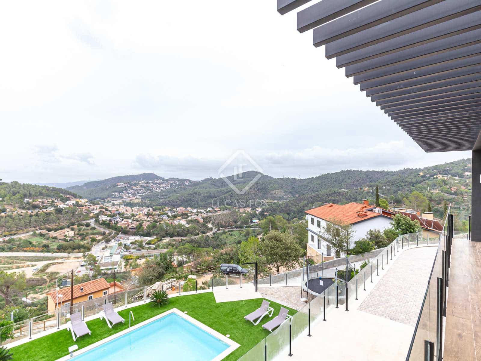 6 soveværelse Villa til salg i Torrelles de Llobregat med swimmingpool garage - € 1.490.000 (Ref: 7976013)