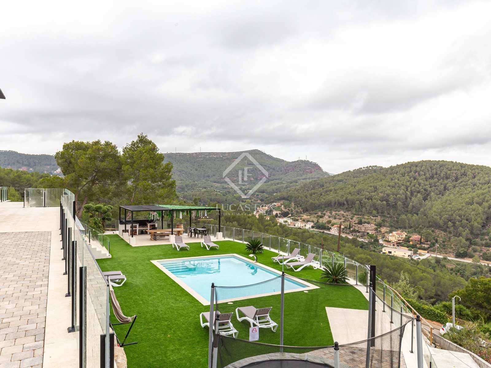 6 soveværelse Villa til salg i Torrelles de Llobregat med swimmingpool garage - € 1.490.000 (Ref: 7976013)
