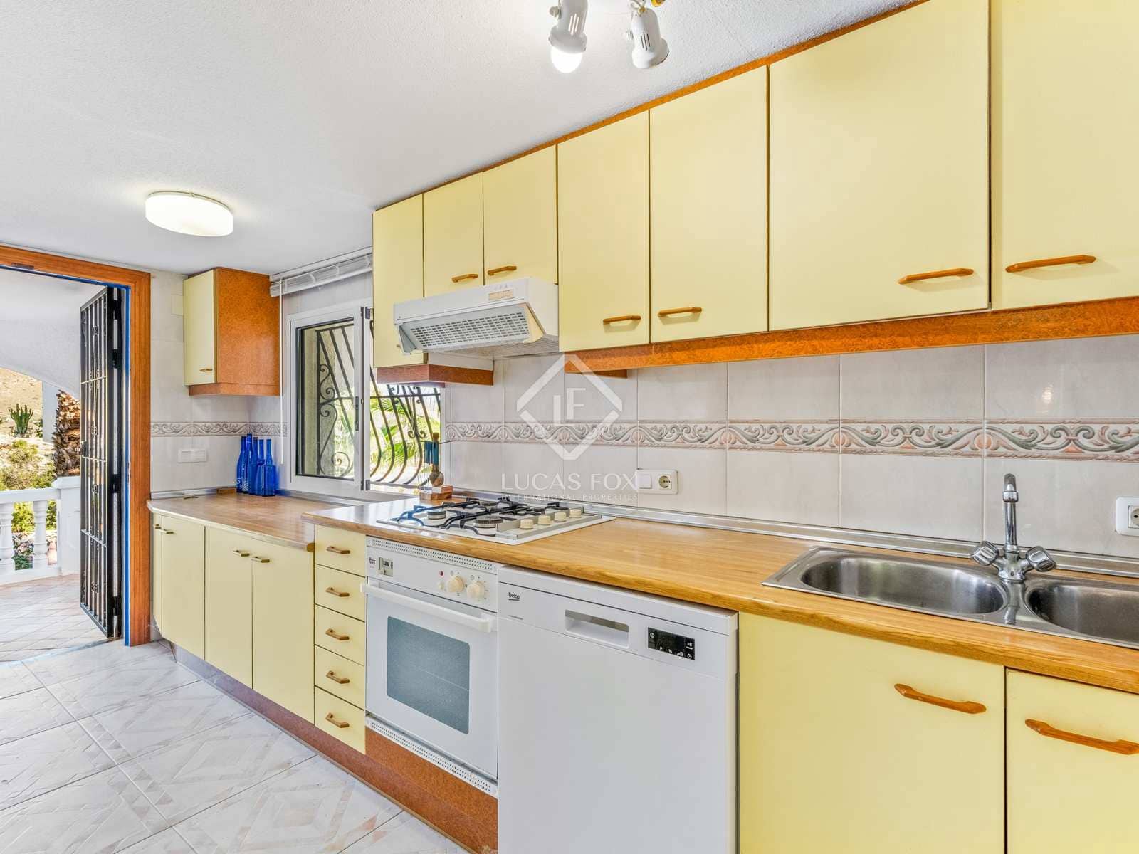 5 sypialnia Willa na sprzedaż w El Campello z basenem garażem - 2 000 000 € (Ref: 7977765)