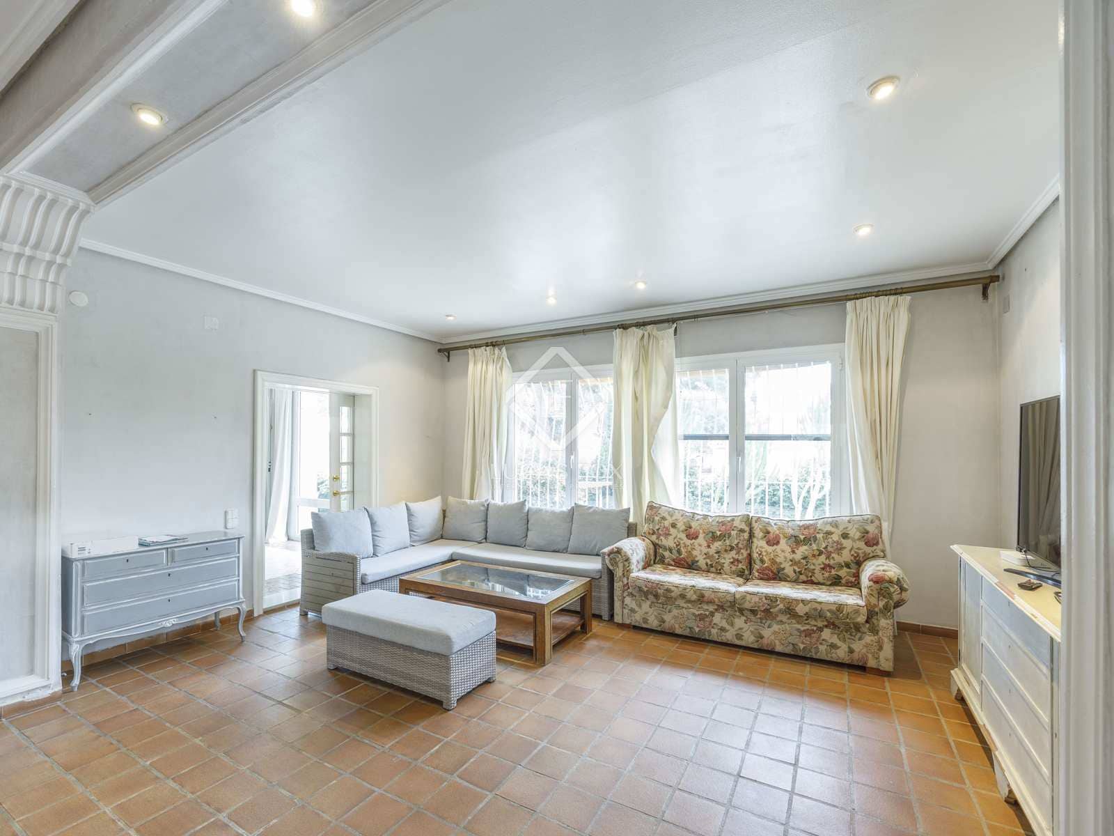 4 soveværelse Villa til salg i Paterna med swimmingpool garage - € 1.200.000 (Ref: 7977774)