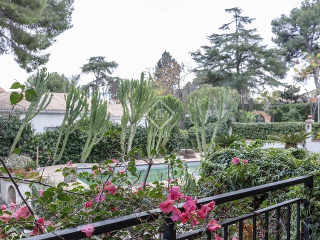 4 bedroom Villa for sale in Paterna with pool garage - € 1,200,000 (Ref: 7977774)