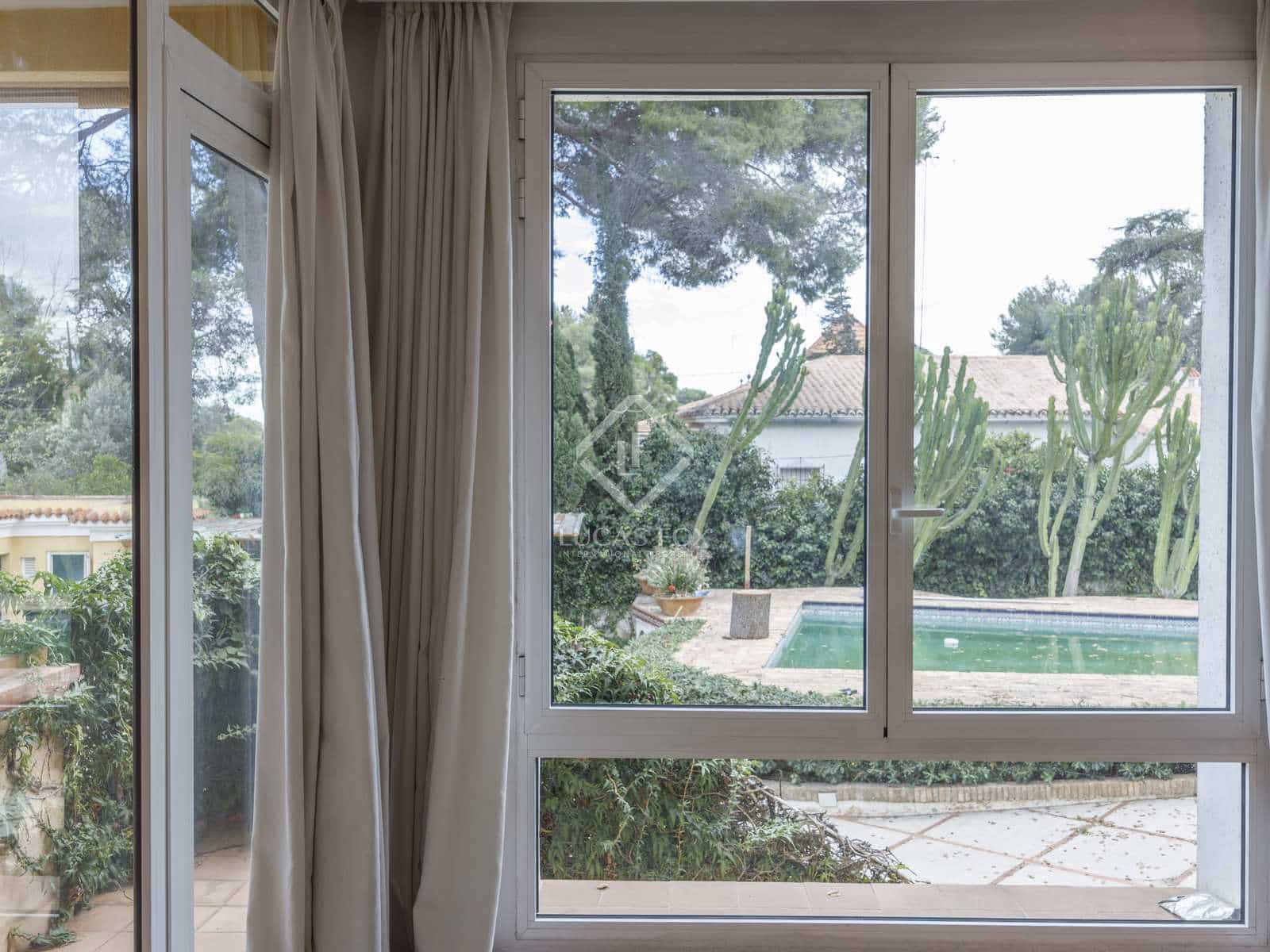 4 soveværelse Villa til salg i Paterna med swimmingpool garage - € 1.200.000 (Ref: 7977774)