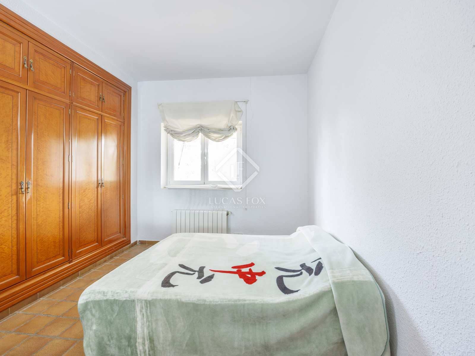 4 soveværelse Villa til salg i Paterna med swimmingpool garage - € 1.200.000 (Ref: 7977774)