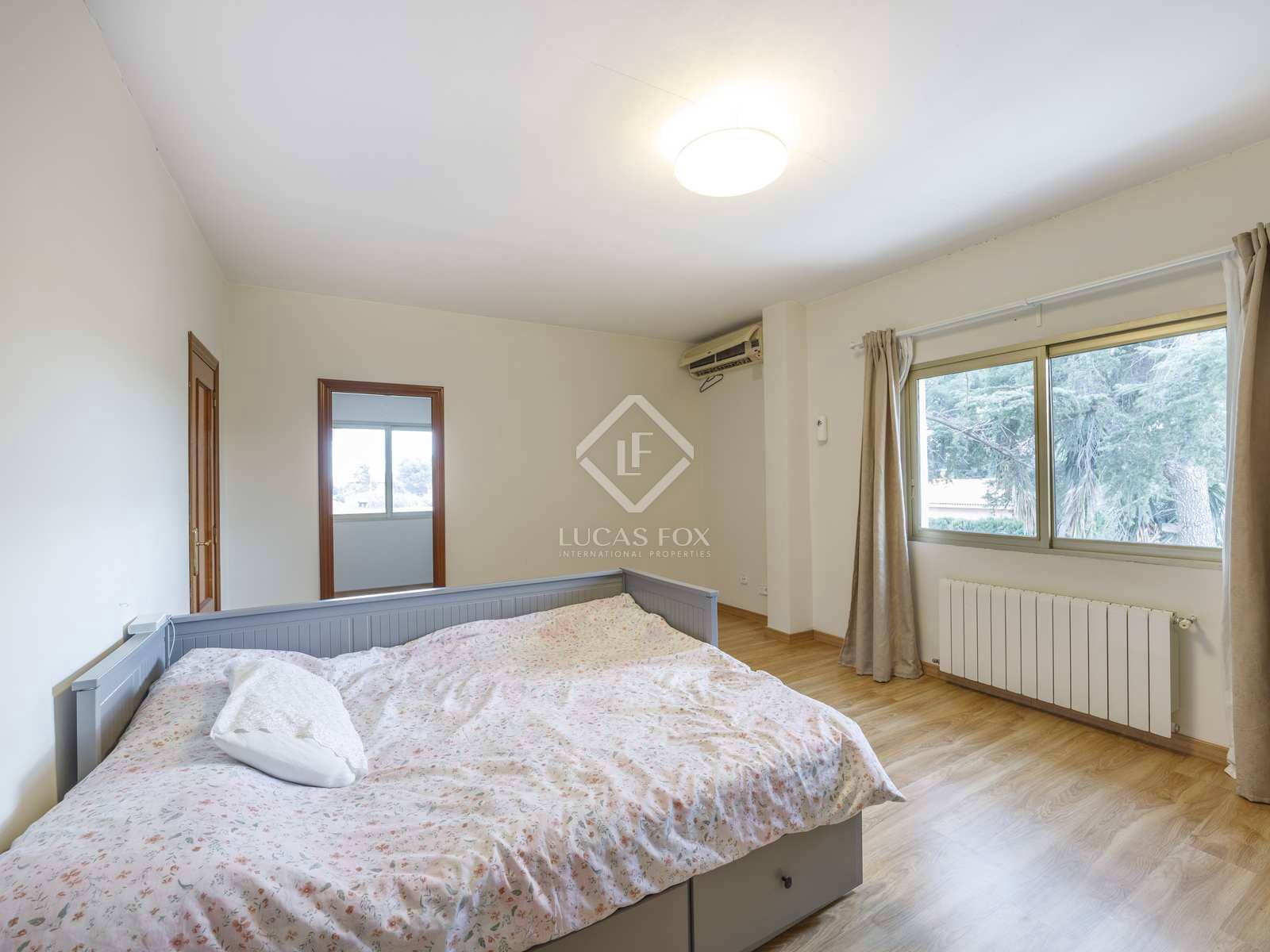 4 soveværelse Villa til salg i Paterna med swimmingpool garage - € 1.200.000 (Ref: 7977774)