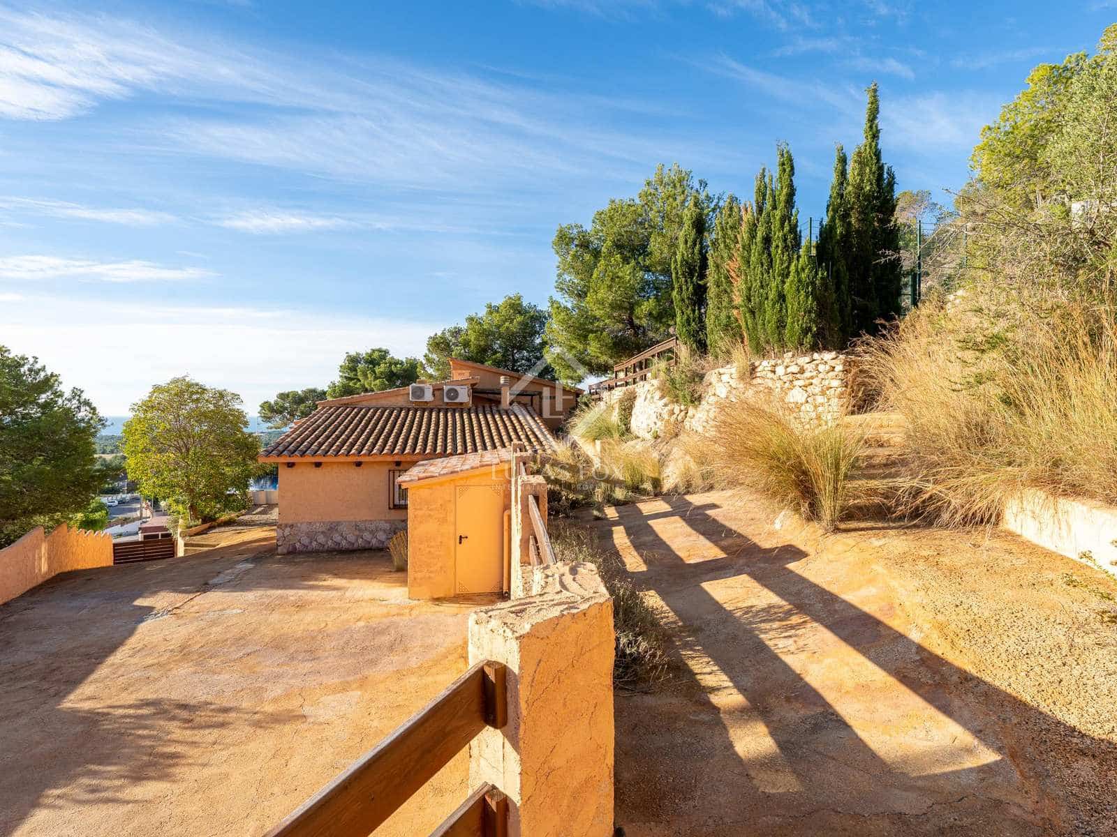 3 slaapkamer Villa te koop in Roda de Bara met zwembad - € 499.000 (Ref: 7980284)