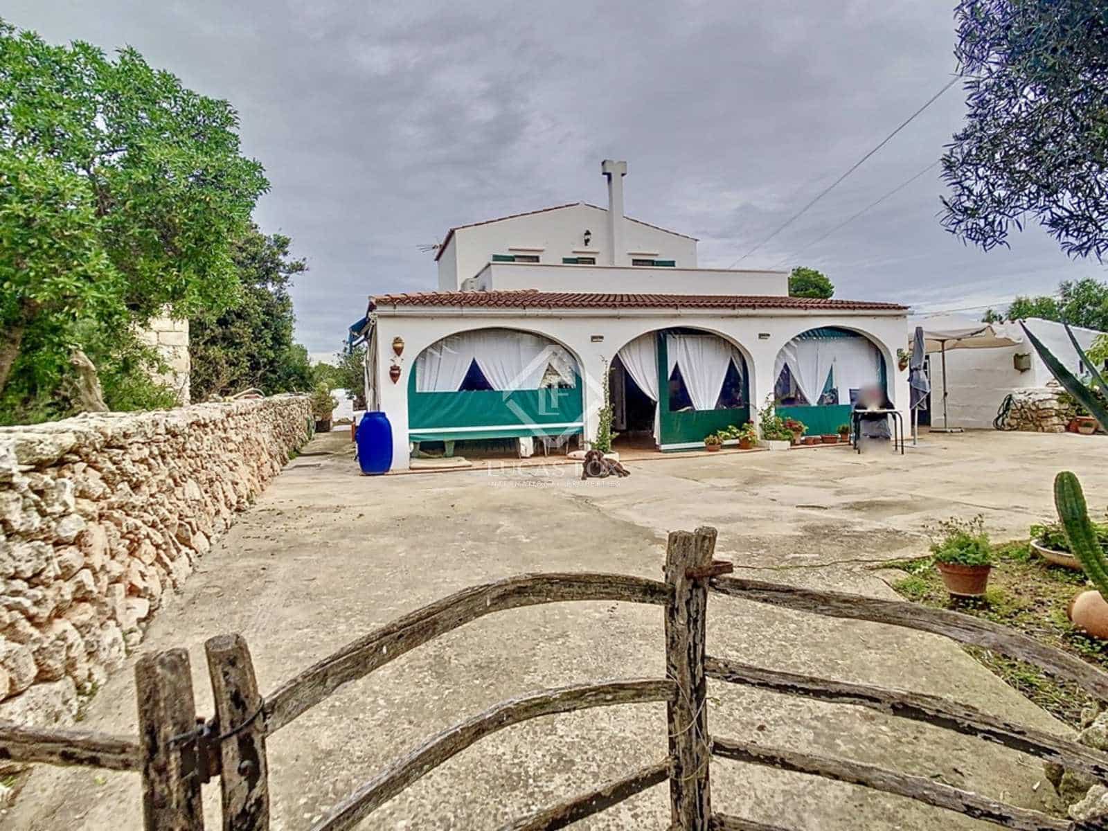 4 soveværelse Finca/Landehus til salg i San Luis / Sant Lluis med swimmingpool garage - € 1.055.000 (Ref: 7991595)