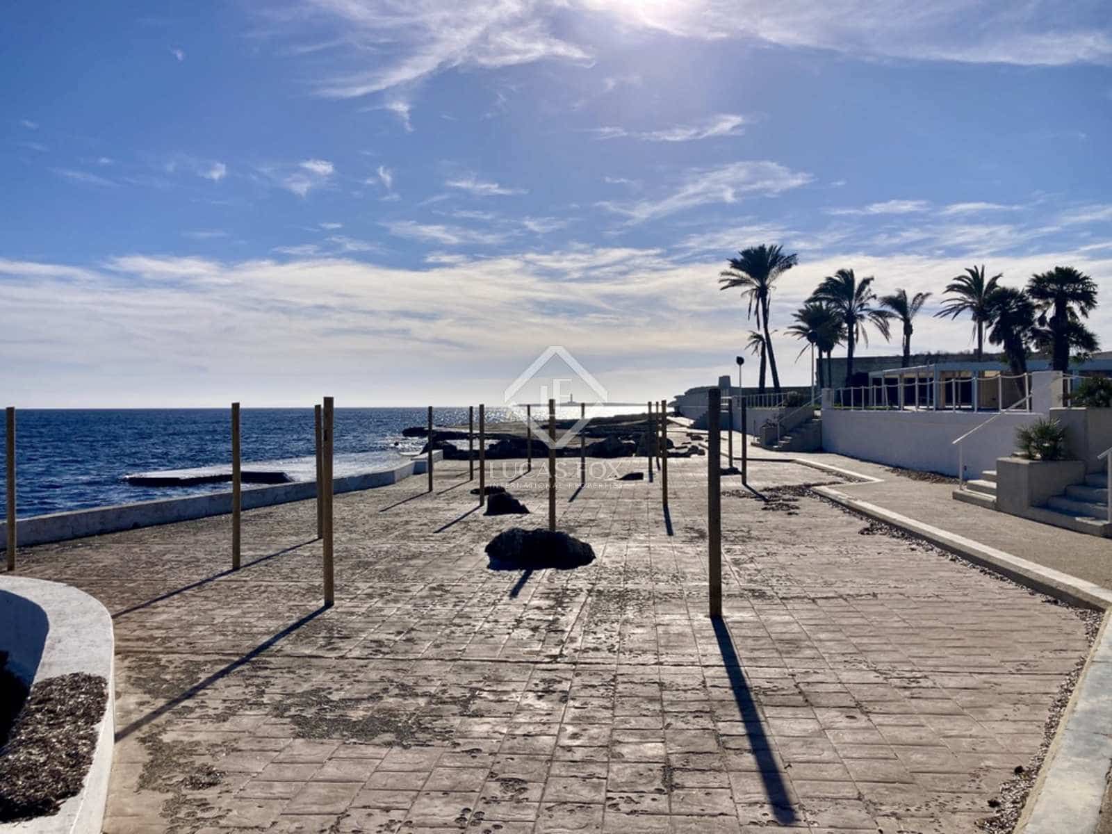 4 soveværelse Finca/Landehus til salg i San Luis / Sant Lluis med swimmingpool garage - € 1.055.000 (Ref: 7991595)