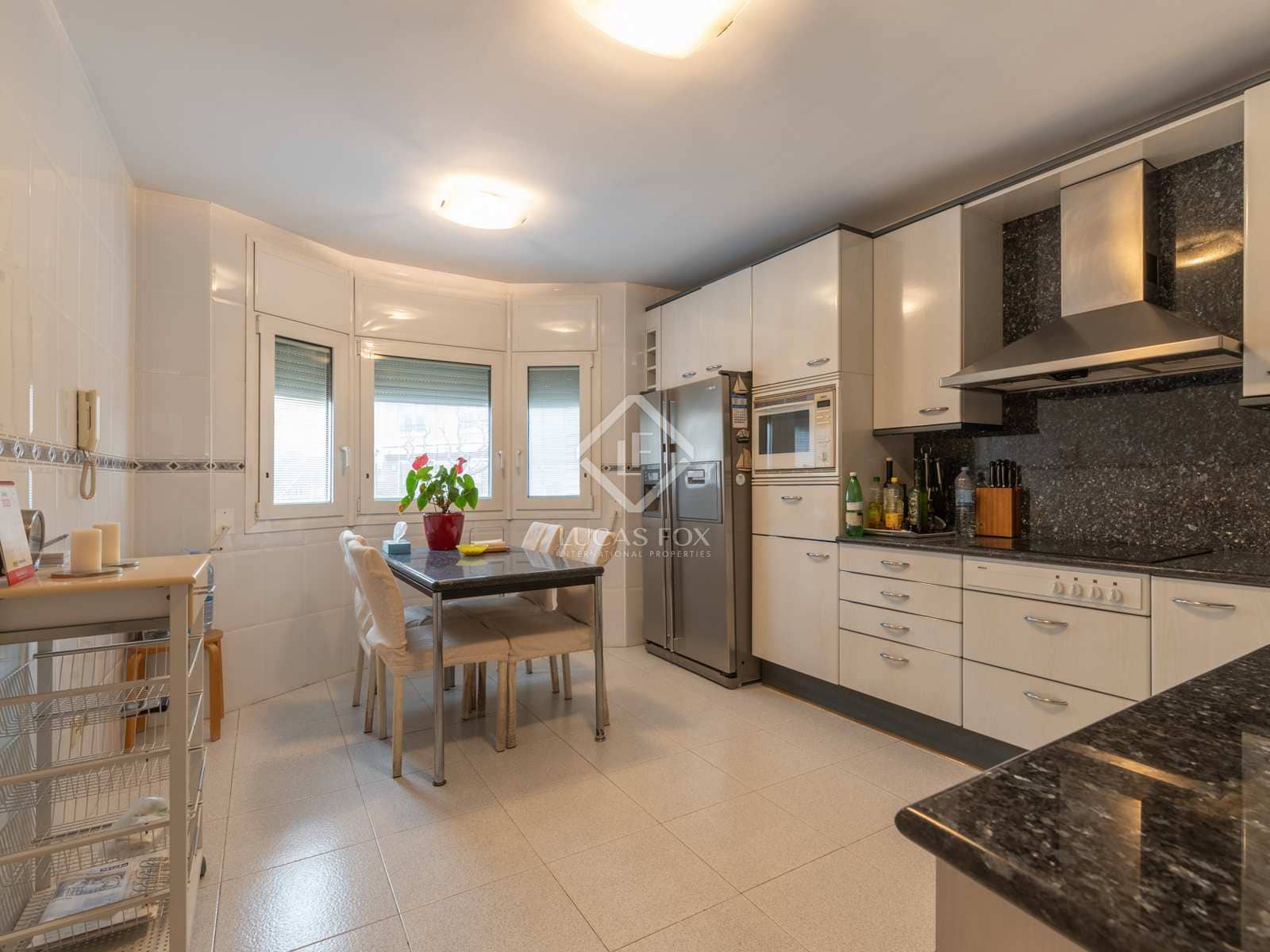 4 sypialnia Willa na sprzedaż w Gava z basenem garażem - 1 250 000 € (Ref: 7995262)