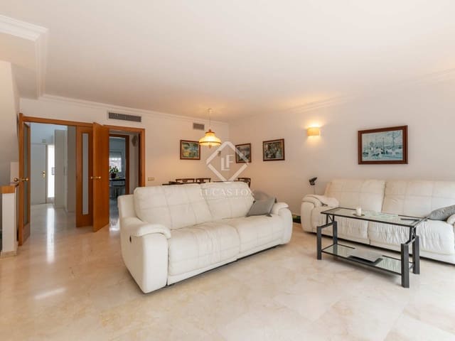 4 Zimmer Villa zu verkaufen in Gavà mit Pool Garage - 1.250.000 € (Ref: 7995262)