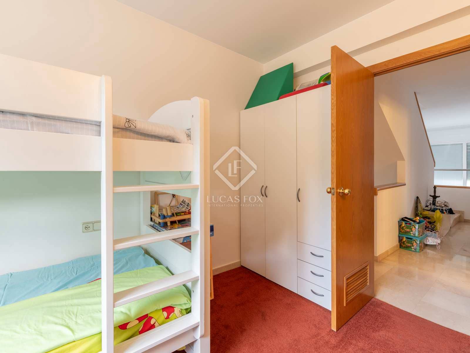 4 sypialnia Willa na sprzedaż w Gava z basenem garażem - 1 250 000 € (Ref: 7995262)