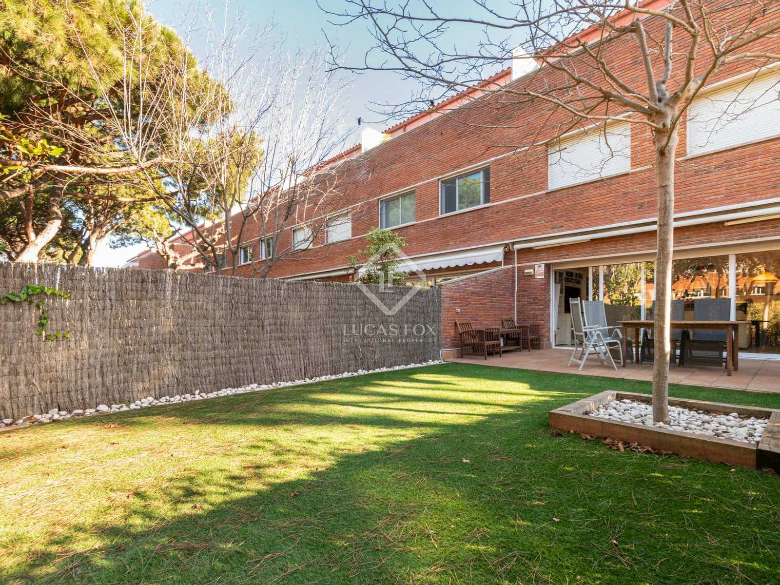 4 sypialnia Willa na sprzedaż w Gava z basenem garażem - 1 250 000 € (Ref: 7995262)