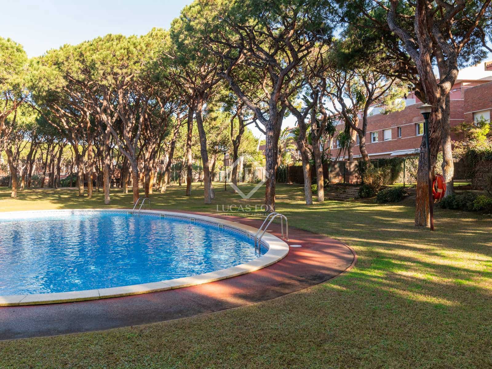 4 sypialnia Willa na sprzedaż w Gava z basenem garażem - 1 250 000 € (Ref: 7995262)