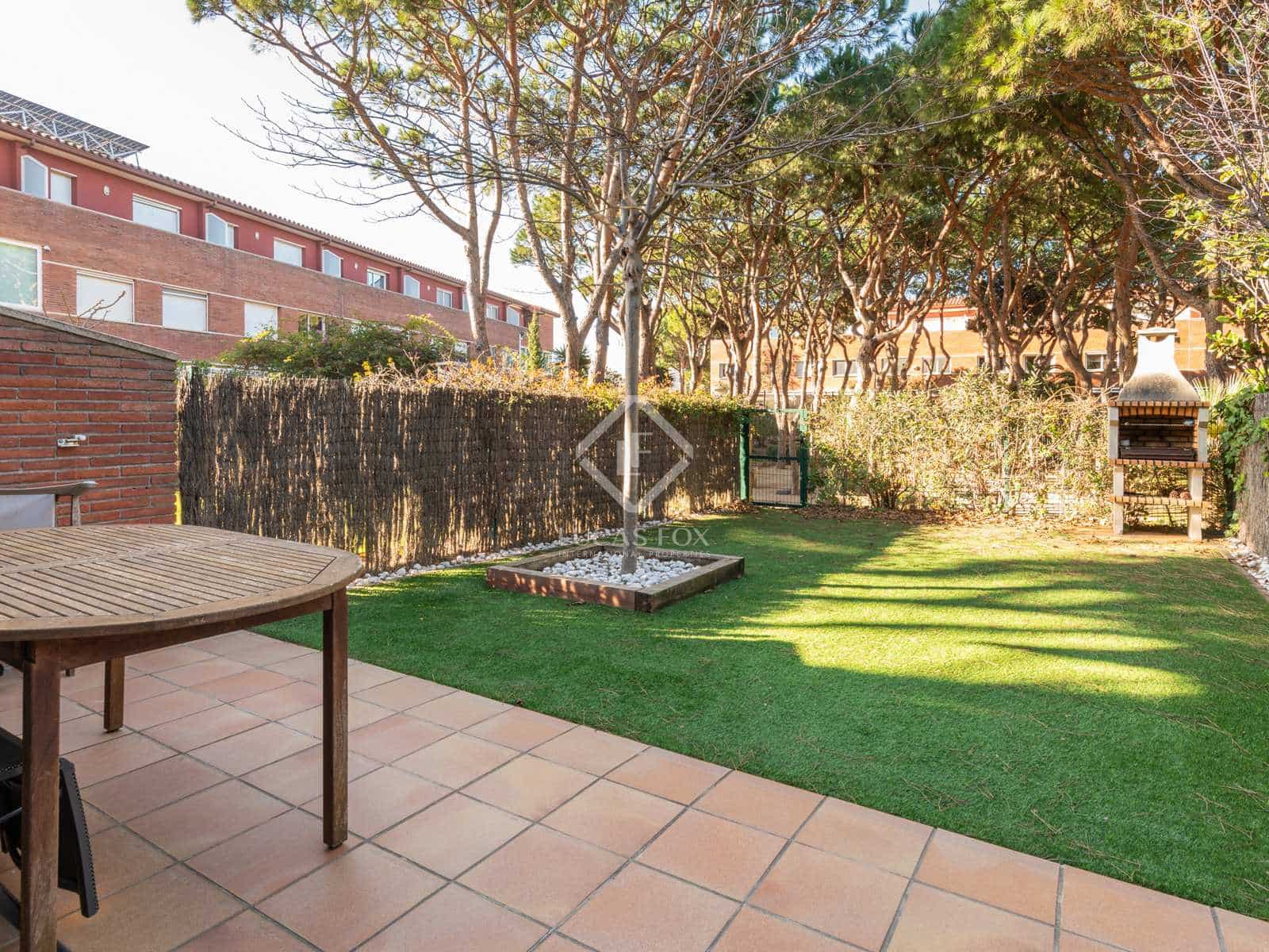 4 sypialnia Willa na sprzedaż w Gava z basenem garażem - 1 250 000 € (Ref: 7995262)