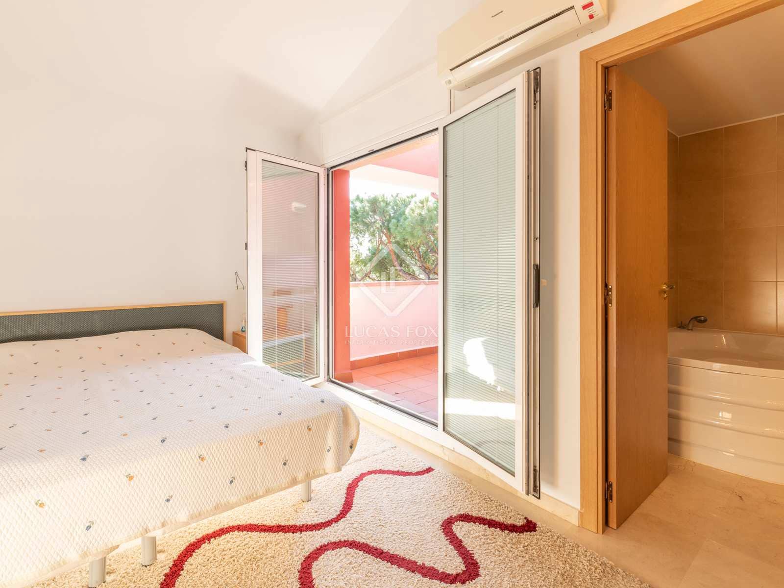 4 sypialnia Willa na sprzedaż w Gava z basenem garażem - 1 250 000 € (Ref: 7995262)