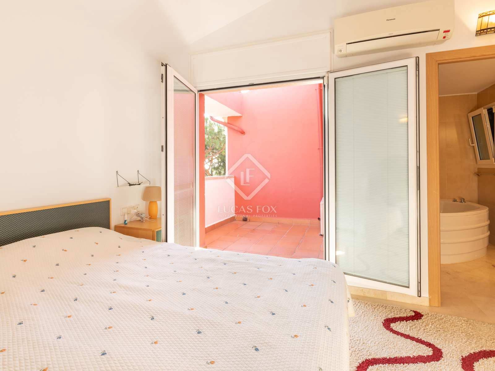 4 sypialnia Willa na sprzedaż w Gava z basenem garażem - 1 250 000 € (Ref: 7995262)