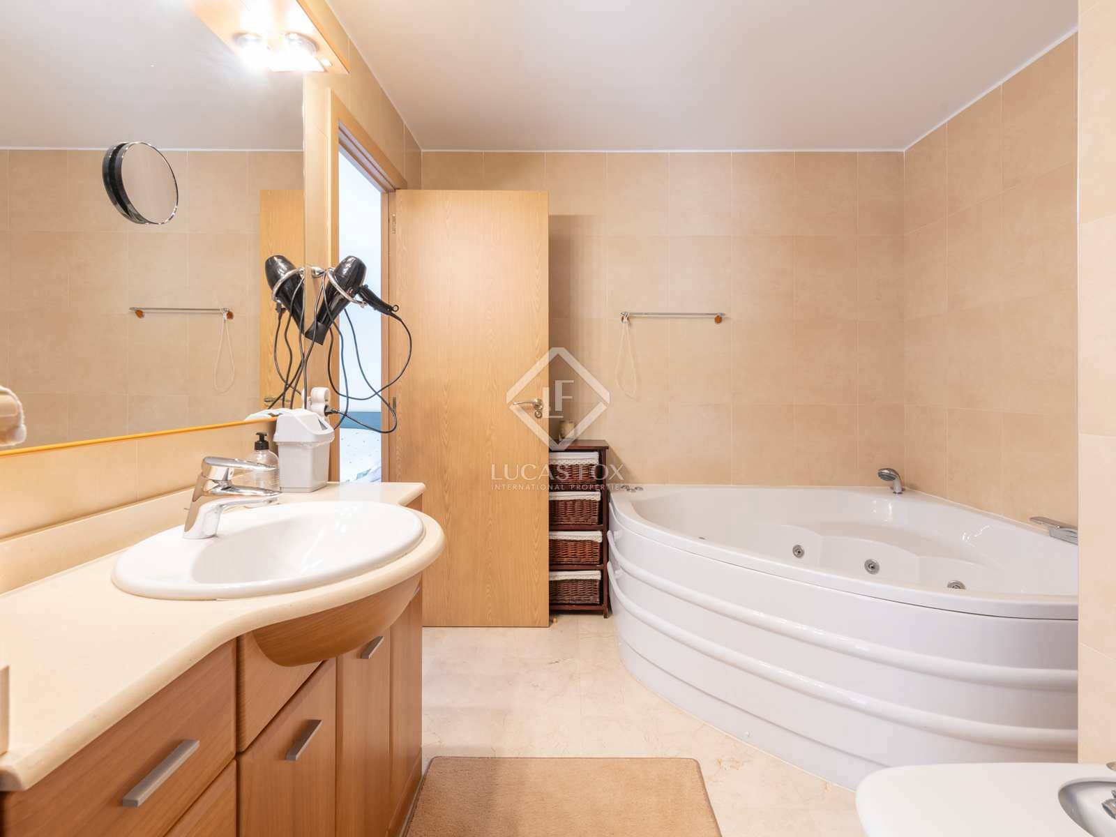 4 sypialnia Willa na sprzedaż w Gava z basenem garażem - 1 250 000 € (Ref: 7995262)