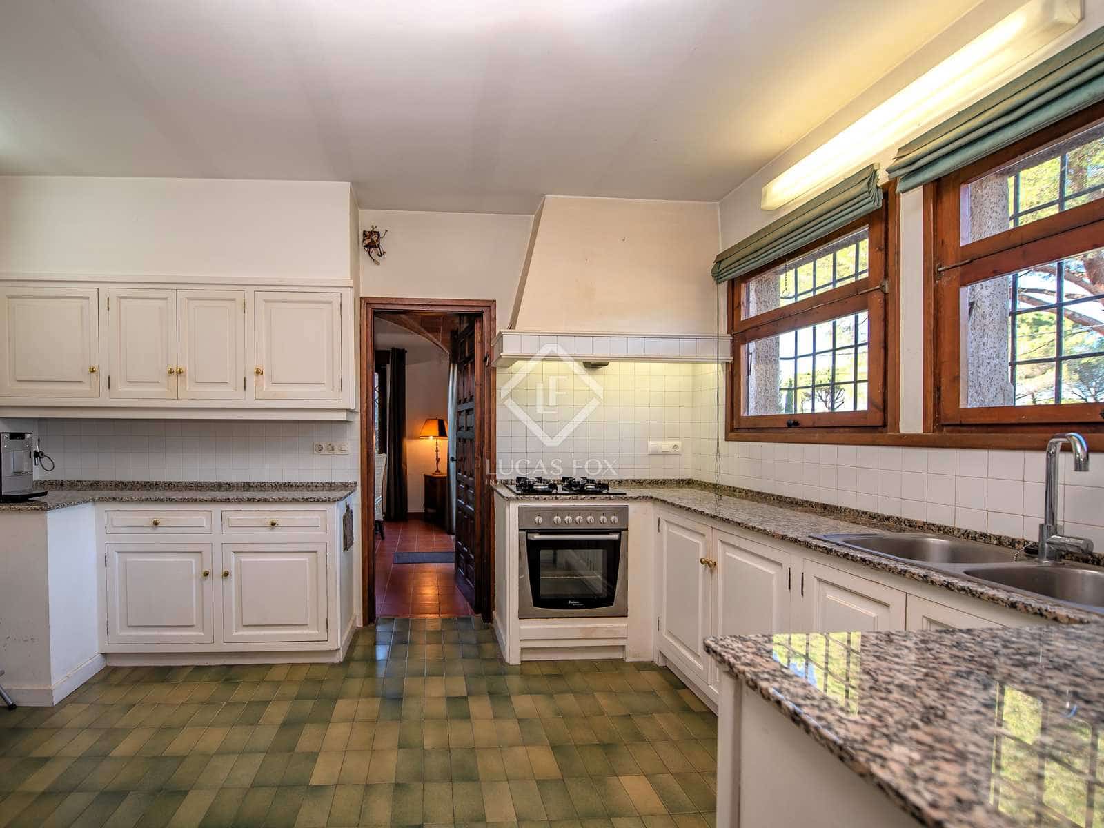 4 soveværelse Villa til salg i Santa Cristina d'Aro med swimmingpool garage - € 899.000 (Ref: 7995271)