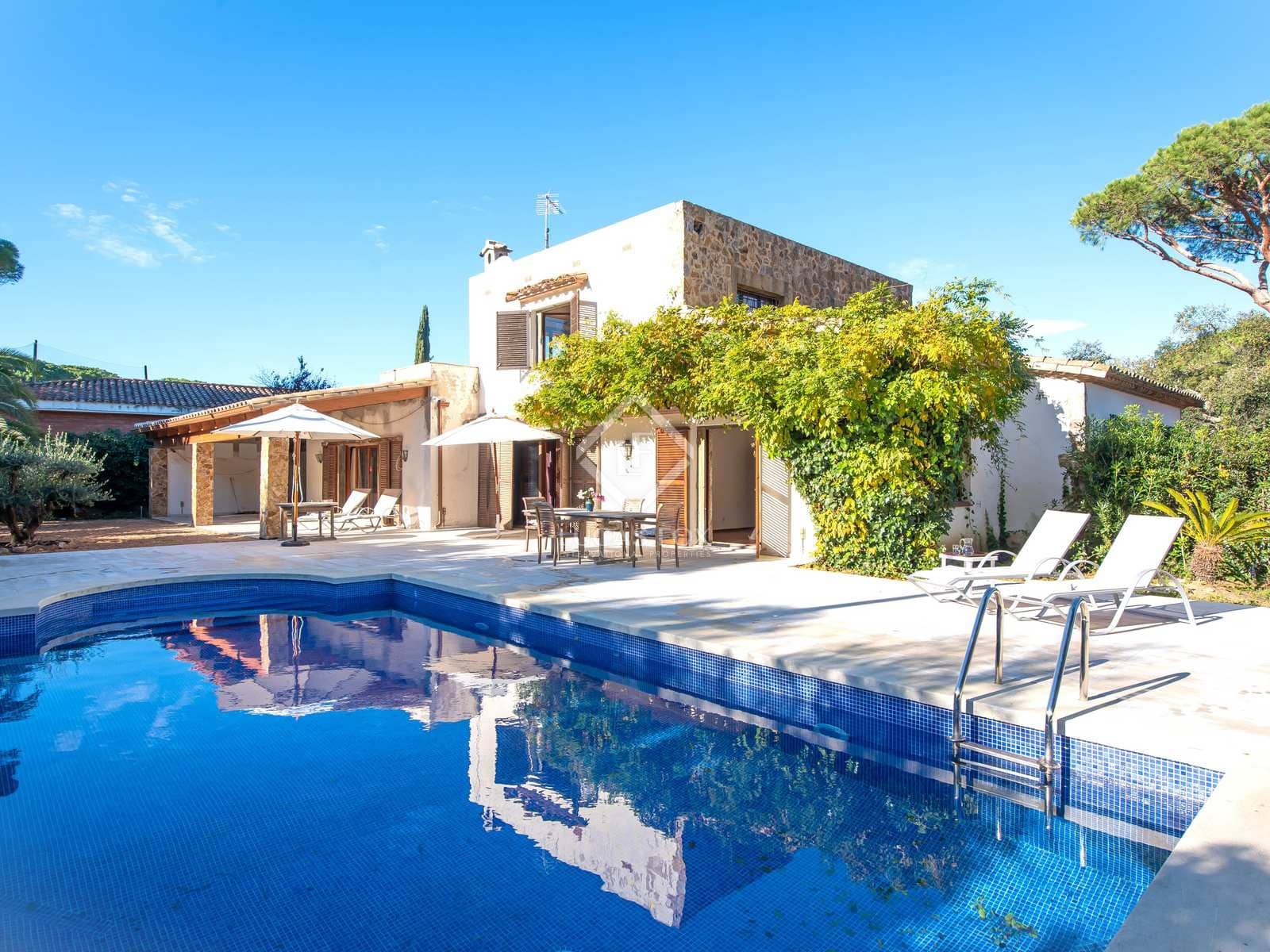 4 soveværelse Villa til salg i Santa Cristina d'Aro med swimmingpool garage - € 899.000 (Ref: 7995271)