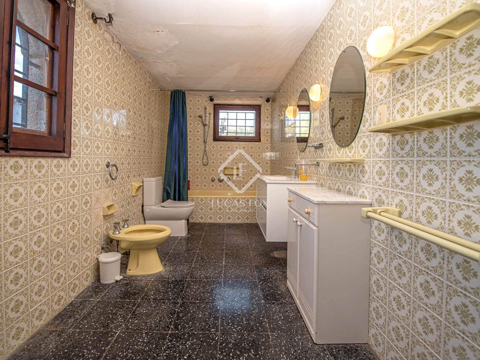 4 soveværelse Villa til salg i Santa Cristina d'Aro med swimmingpool garage - € 899.000 (Ref: 7995271)