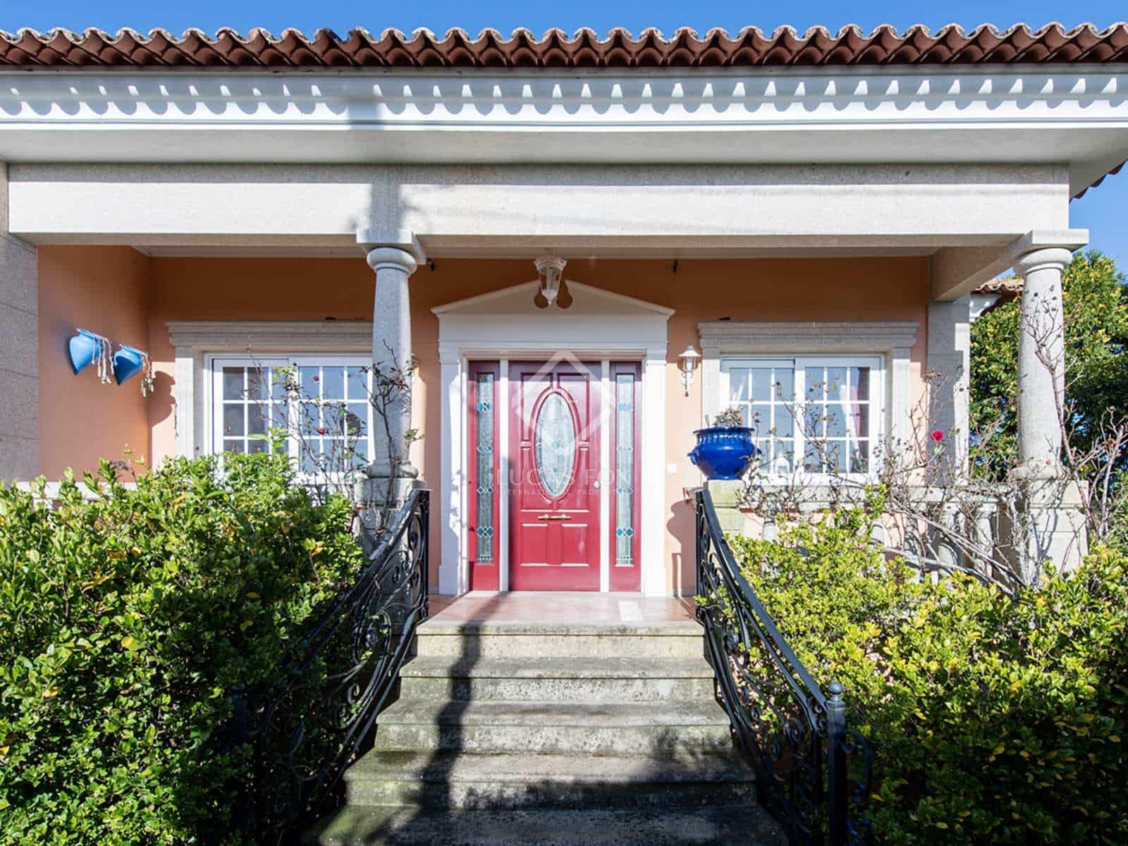 3 soverom Villa til salgs i Tomino med svømmebasseng garasje - € 400 000 (Ref: 8006751)