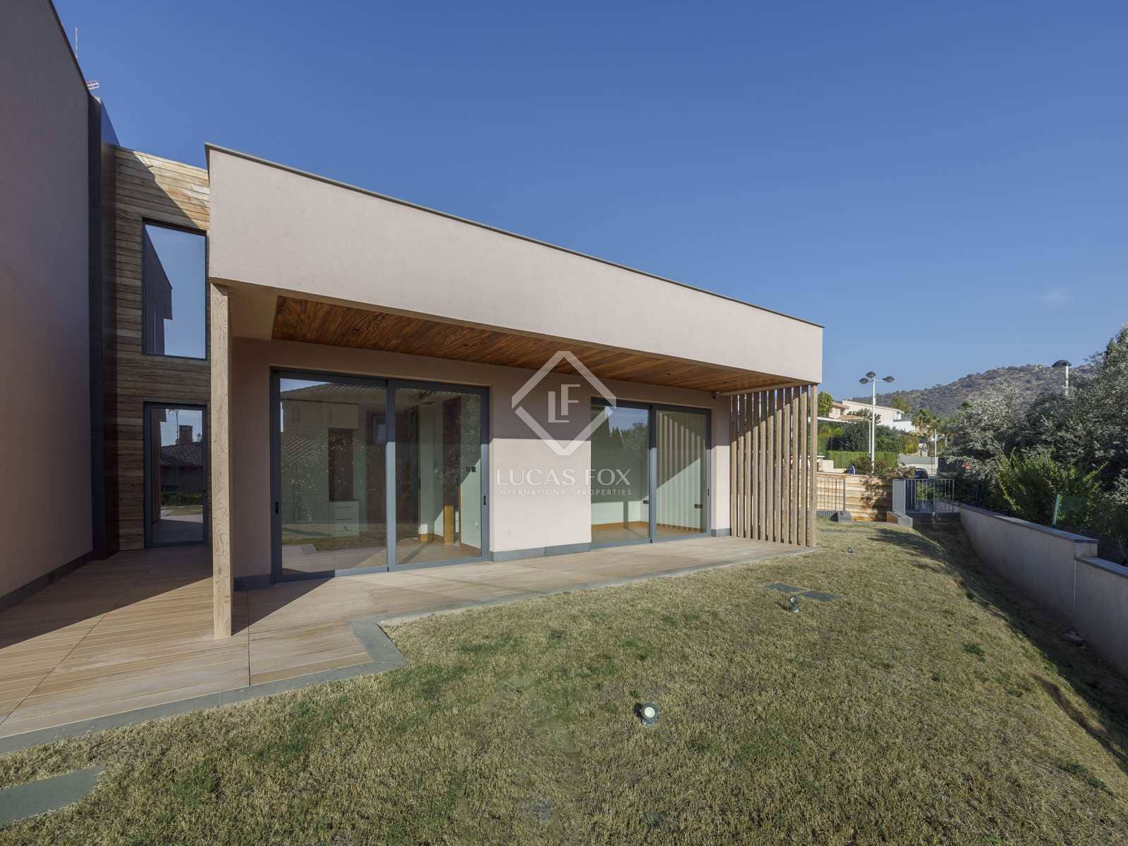 8 bedroom Villa for sale in Pucol with pool garage - € 2,500,000 (Ref: 8016473)