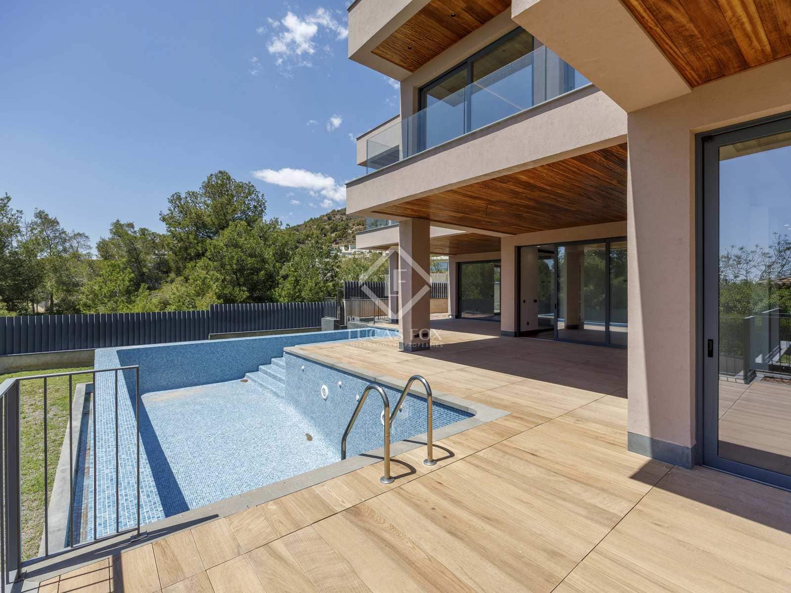 8 bedroom Villa for sale in Pucol with pool garage - € 2,500,000 (Ref: 8016473)