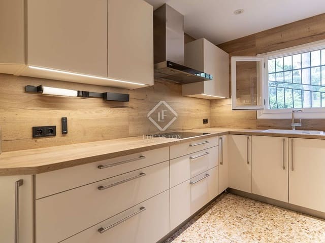 4 bedroom Villa for sale in Altea with pool garage - € 3,495,000 (Ref: 8034785)