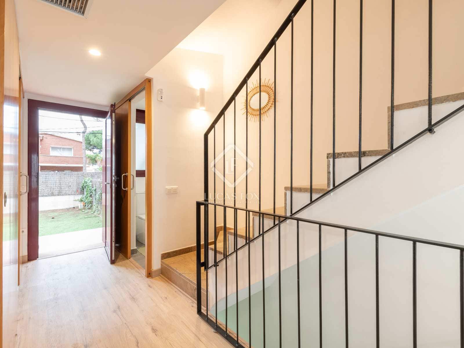 3 soveværelse Villa til salg i La Pineda med swimmingpool garage - € 940.000 (Ref: 8034794)