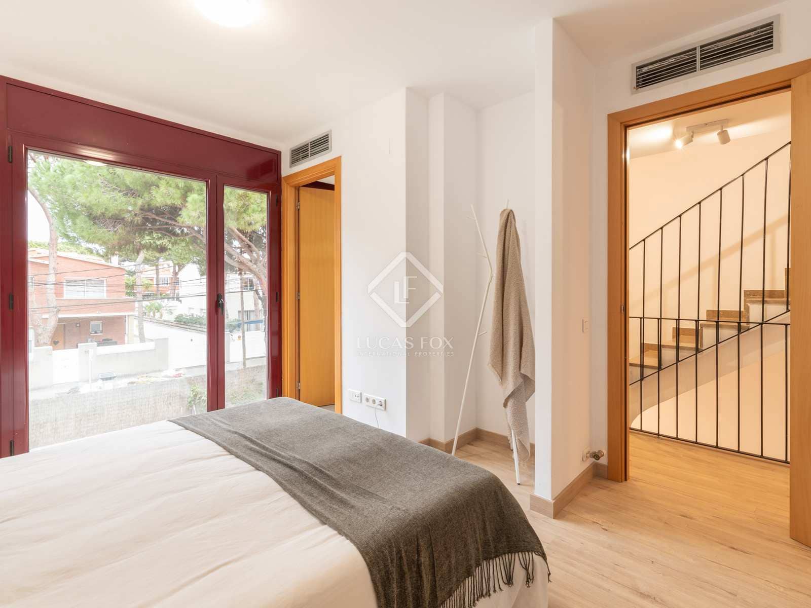 3 soveværelse Villa til salg i La Pineda med swimmingpool garage - € 940.000 (Ref: 8034794)