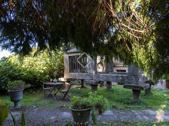 5 bedroom Villa for sale in Gondomar with garage - € 475,000 (Ref: 8038969)