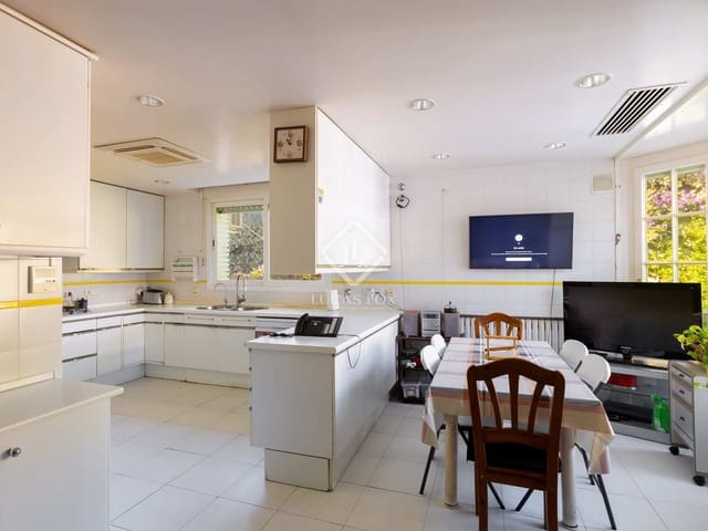 9 soverom Villa til salgs i Sant Vicenç de Montalt med svømmebasseng garasje - € 2 500 000 (Ref: 8052164)