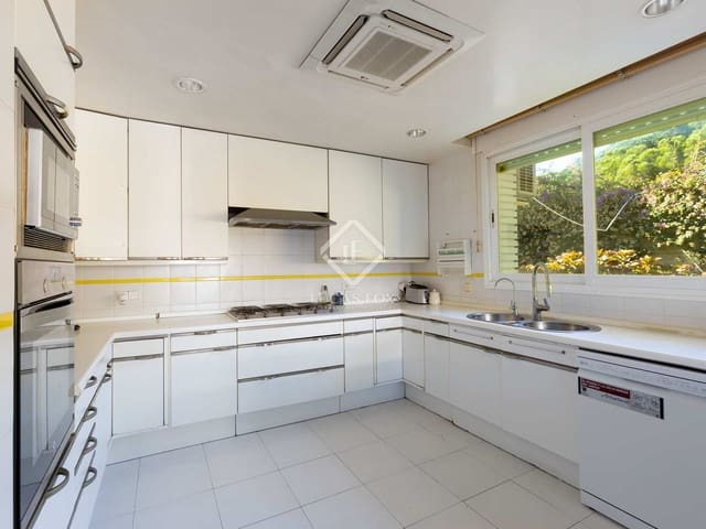 9 soverom Villa til salgs i Sant Vicenç de Montalt med svømmebasseng garasje - € 2 500 000 (Ref: 8052164)