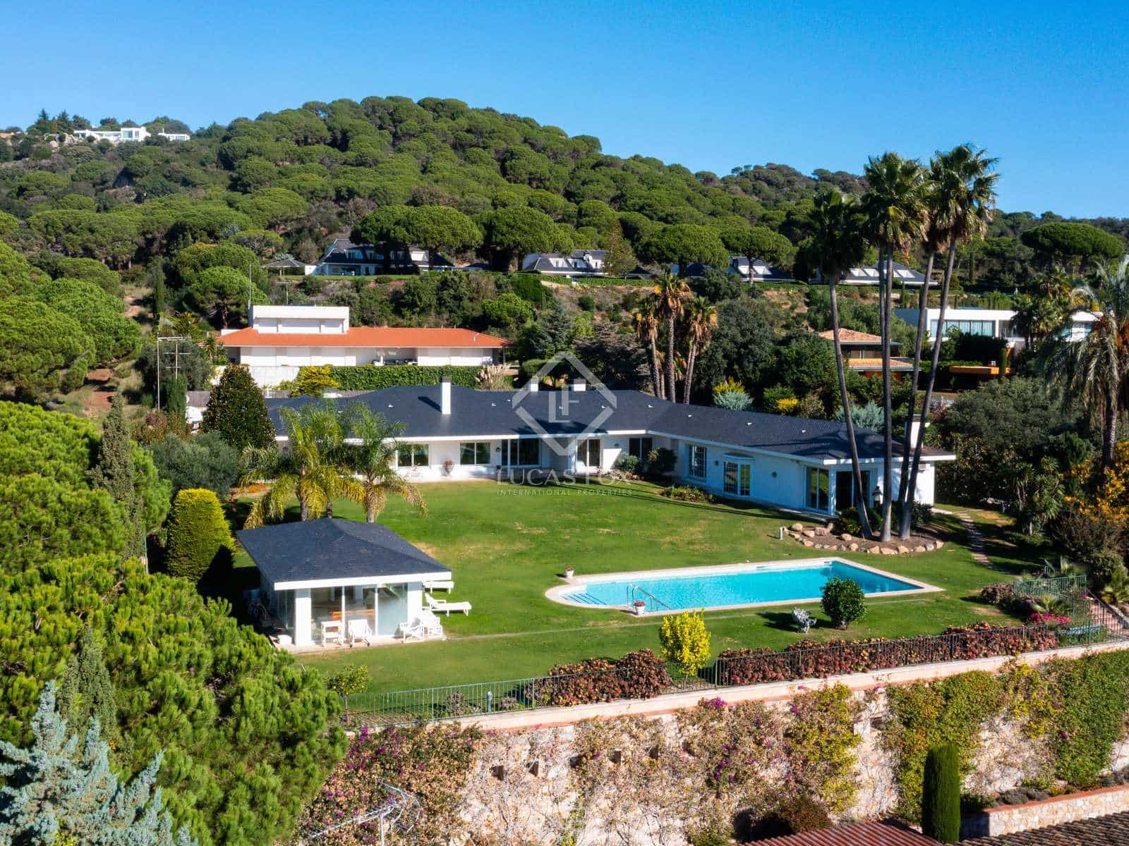 9 chambre Villa/Maison à vendre à Sant Vicenc de Montalt avec piscine garage - 2 500 000 € (Ref: 8052164)