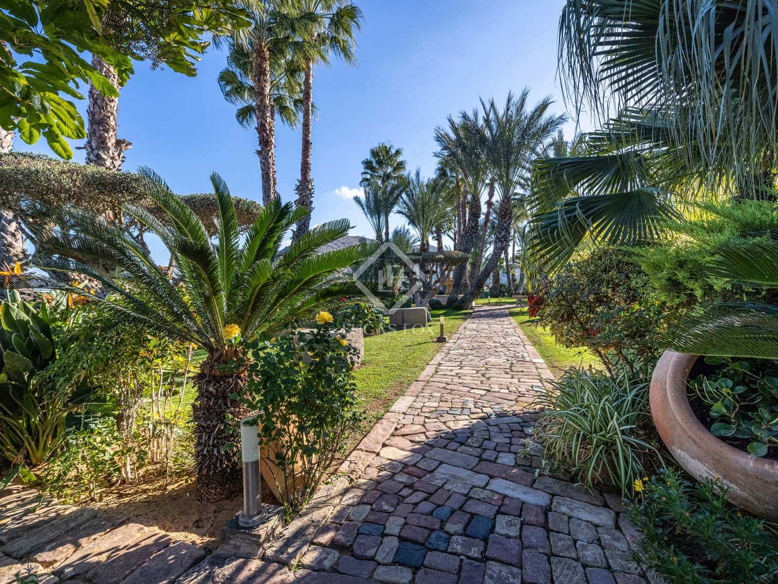 7 soveværelse Villa til salg i La Xara med garage - € 2.950.000 (Ref: 8059257)