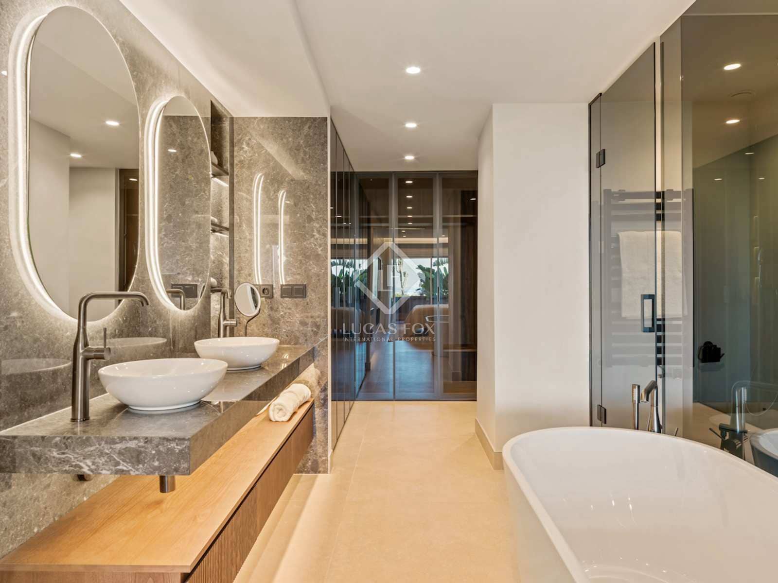 3 chambre Appartement à vendre à Estepona avec piscine garage - 1 765 000 € (Ref: 8064359)