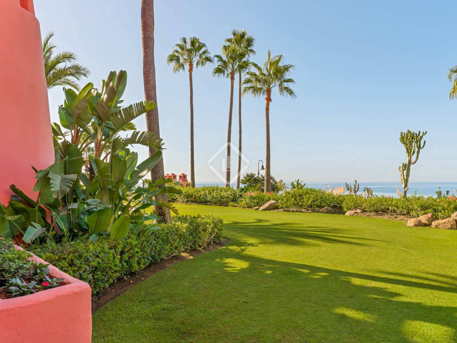 3 chambre Appartement à vendre à Estepona avec piscine garage - 1 765 000 € (Ref: 8064359)